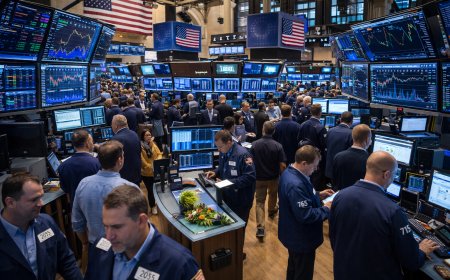 US Economy Shows Resilience with Accelerated Growth Forecast Amid Policy Risks