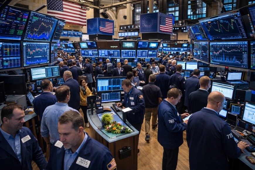 US Economy Shows Resilience with Accelerated Growth Forecast Amid Policy Risks